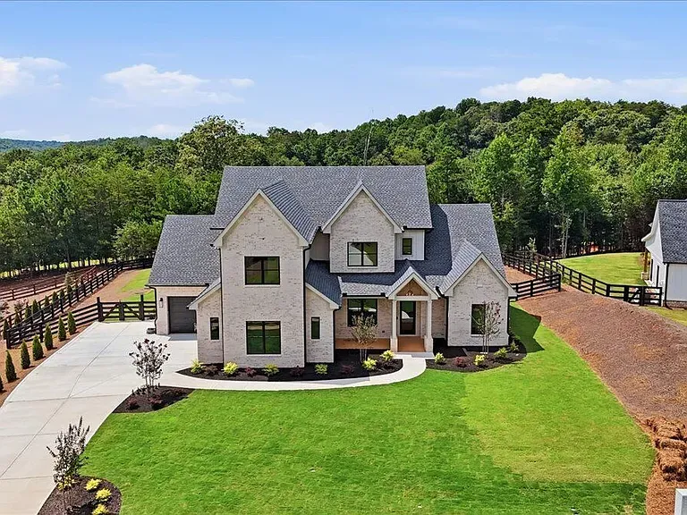 Custom home in a Lake Lanier community in Gainesville, Georgia